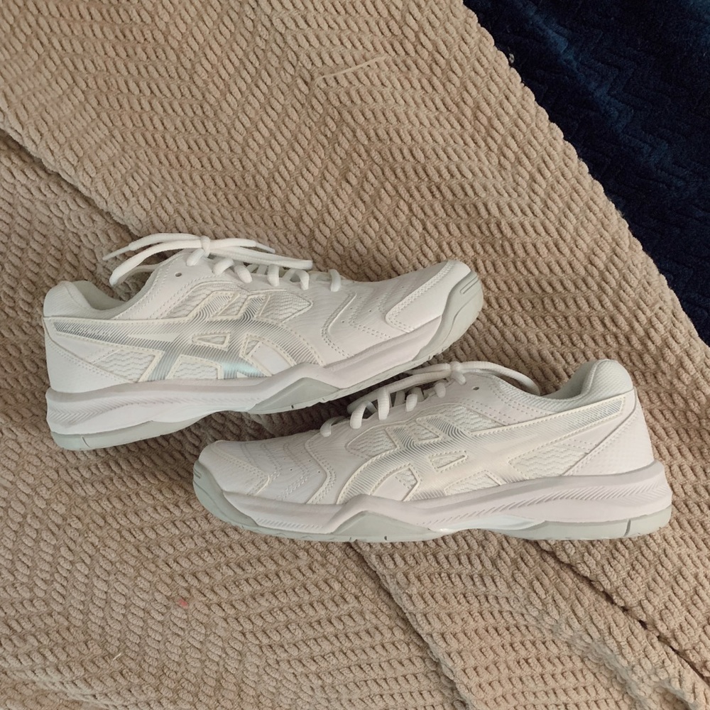 basics volleyball shoes